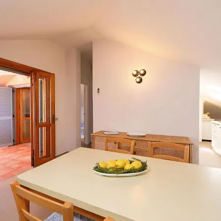 Vista Mare 1 *