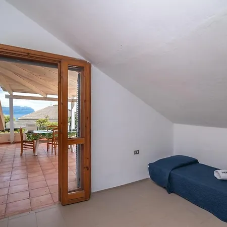 Vista Mare 1 *